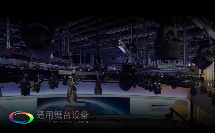 梅州市廣播電視臺演播廳高清升級改造設(shè)備項目完工，通用舞臺舞臺阻燃幕布給您一個更絢爛的演播廳呈現(xiàn)