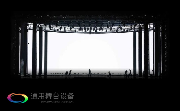 視覺屏幕為主、條狀LED屏幕、燈光設(shè)備及舞臺(tái)幕布詮釋當(dāng)下舞臺(tái)設(shè)計(jì)潮流
