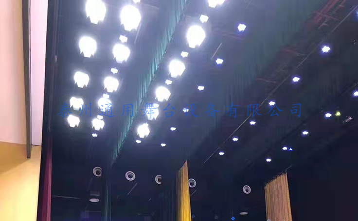 舞臺機械核心——舞臺吊桿機械設備！采用蝸輪蝸桿減速系統(tǒng)，磨擦系數(shù)小，傳動效率高！