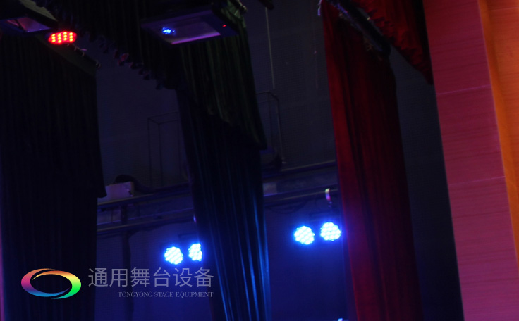 舞臺(tái)幕布定制廠家！買(mǎi)幕布選擇通用舞臺(tái)幕布，只為您提供更好的舞臺(tái)幕布！