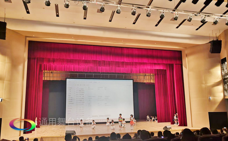 南京某戲劇院對開阻燃幕布、舞臺音響、燈光吊桿項(xiàng)目完工及試運(yùn)營