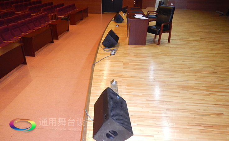 通用舞臺專業(yè)性、全方位優(yōu)勢！業(yè)務(wù)涉及舞臺機械、阻燃幕布、專業(yè)燈光系統(tǒng)、專業(yè)音響系統(tǒng)