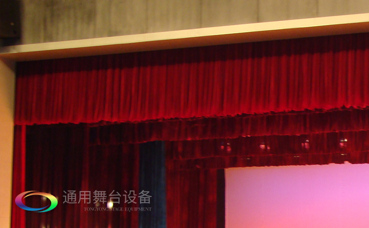 舞臺劇場布置一套完整的舞臺阻燃幕布需要幾層？