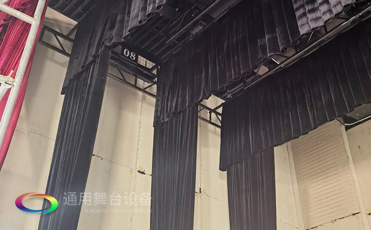 設(shè)置在舞臺上空，以金屬排架懸掛燈具的設(shè)備——燈光吊架Side lighting ladder通用舞臺阻燃幕布