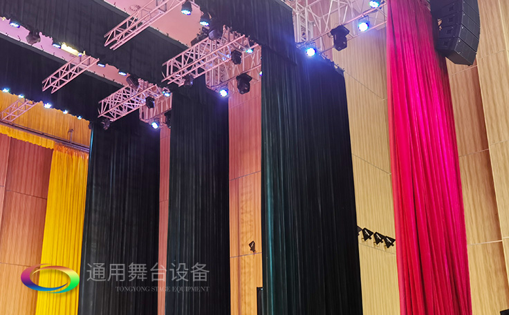 遷換場景、揭示活動主體、渲染演出氣氛、提升演出效果——舞臺阻燃幕布