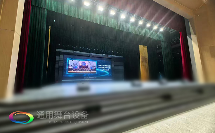 戴南文化藝術(shù)中心禮堂舞臺(tái)設(shè)備、舞臺(tái)阻燃幕布全面升級(jí) 賦能多元藝術(shù)呈現(xiàn)